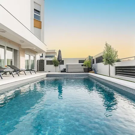 Luxury Apartment Sun With Private Pool And Jacuzzi Novalja Exterior photo