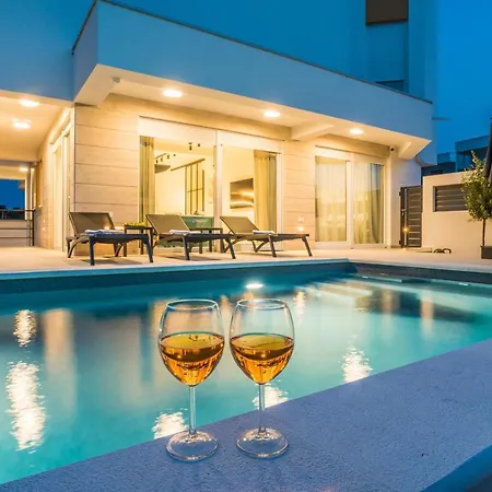 Luxury Apartment Sun With Private Pool And Jacuzzi Novalja Exterior photo