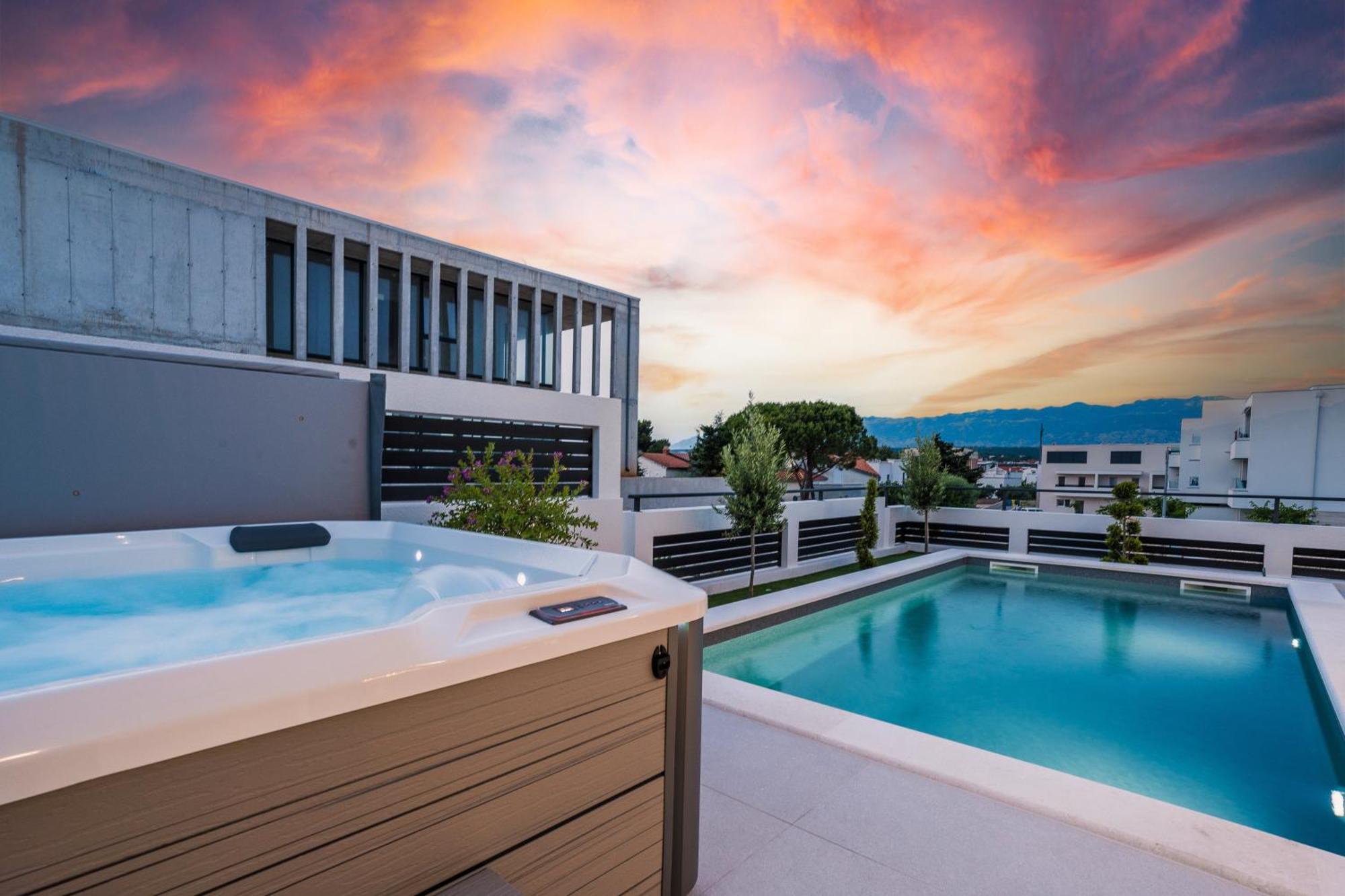 Luxury Sun With Private Pool And Jacuzzi Apartament