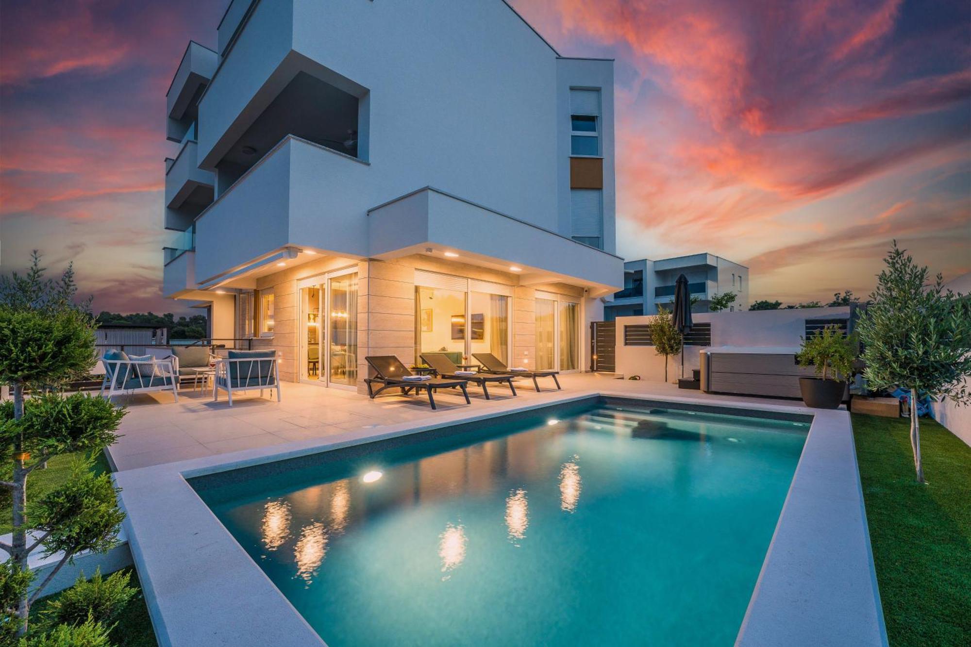 Luxury Sun With Private Pool And Jacuzzi Apartament